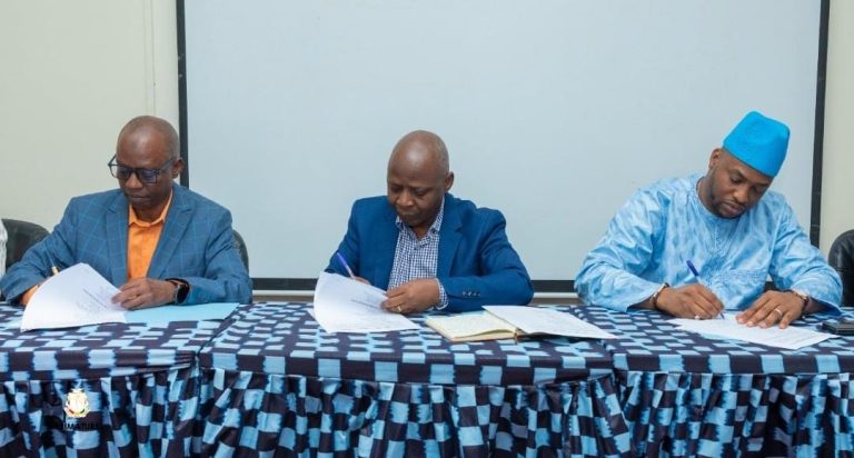 Le Gouvernement, le Patronat et le Mouvement syndical signent un accord