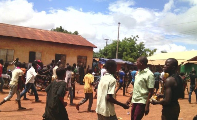 Siguiri : le sous préfet de Kintinian échappe à un lynchage à Fatoya