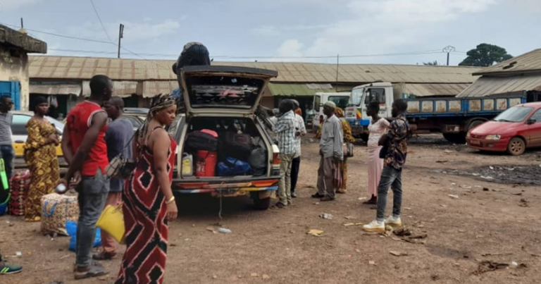 Gare routière de Matoto : « je pars aussi à Kindia, mais depuis 10 heures je suis là, je n’ai pas eu de voiture »