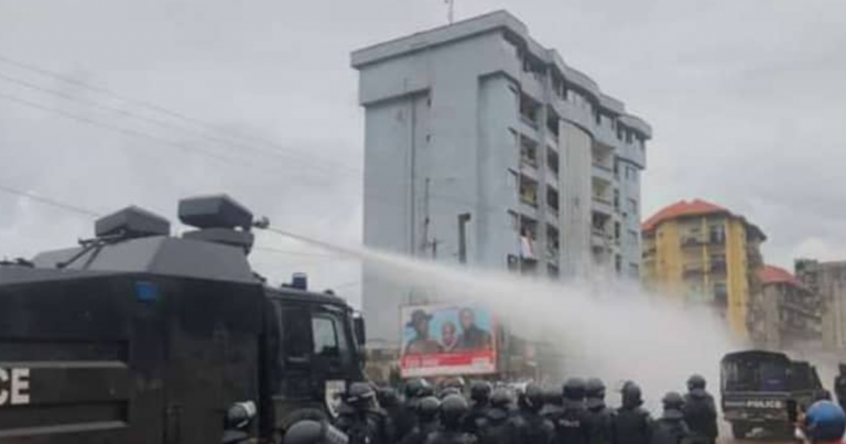 Conakry/Tannerie : de l&rsquo;eau à forte pression aspergée sur les manifestants