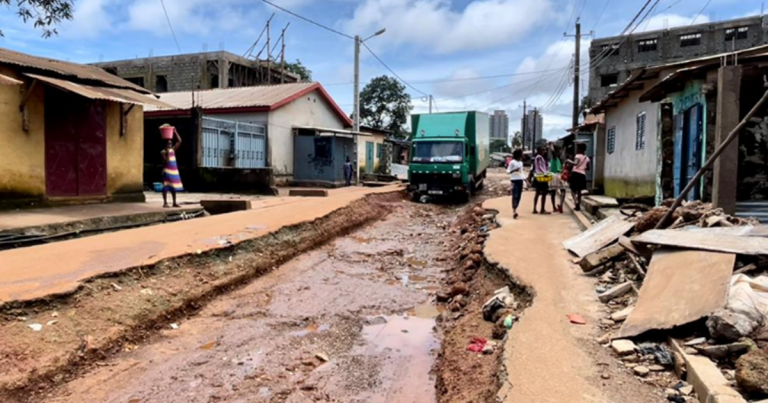 Conakry : le tronçon Bambeto, Dar-Es-Salam, Concasseur impraticable (constat)