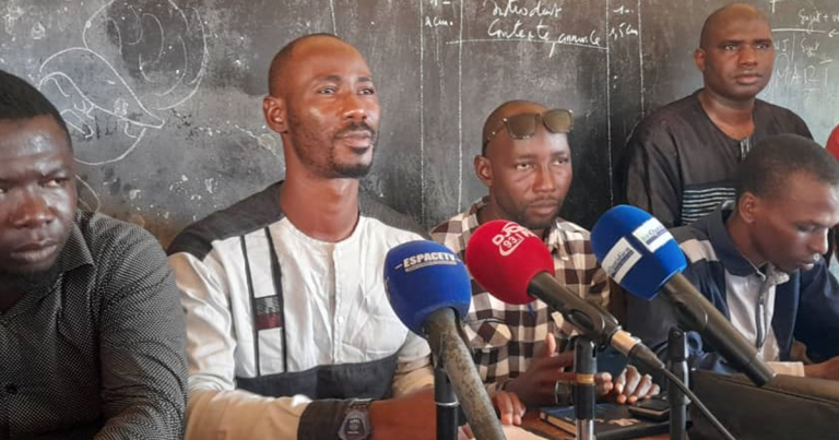 Déploiement des cadres dans les salles de classe : les enseignants contractuels haussent le ton « c’est un faux débat »
