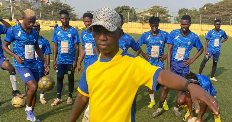 Satellite FC / D1 Guinée : le coach Ismael Kaba renvoyé alors que le club lui doit des arriérés