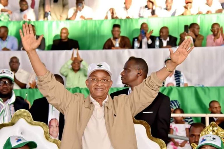 Cellou mobilise à Luanda comme un jour d’Arafat à la Mecque (Par Marouane)