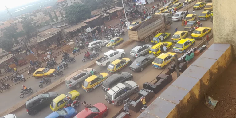 Alerte/ Yembeya: la circulation perturbée par des manifestants anti délestage