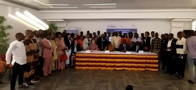 Conakry : les jeunes et femmes des partis politiques outillés sur la communication politique… par le NDI