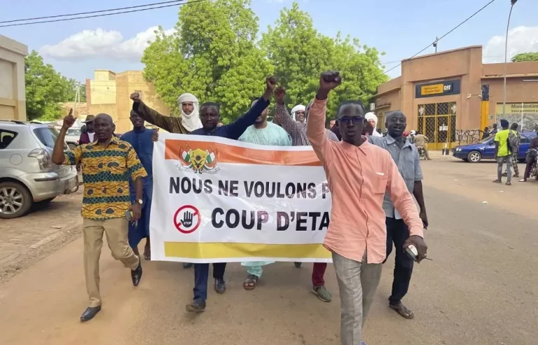 L’Afrique de l’Ouest à la croisée des chemins : La Démocratie en péril ?