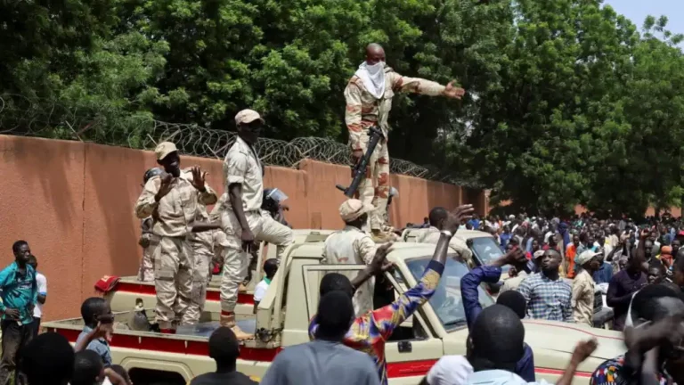 Les putschistes accusent Paris de vouloir « intervenir militairement » au Niger
