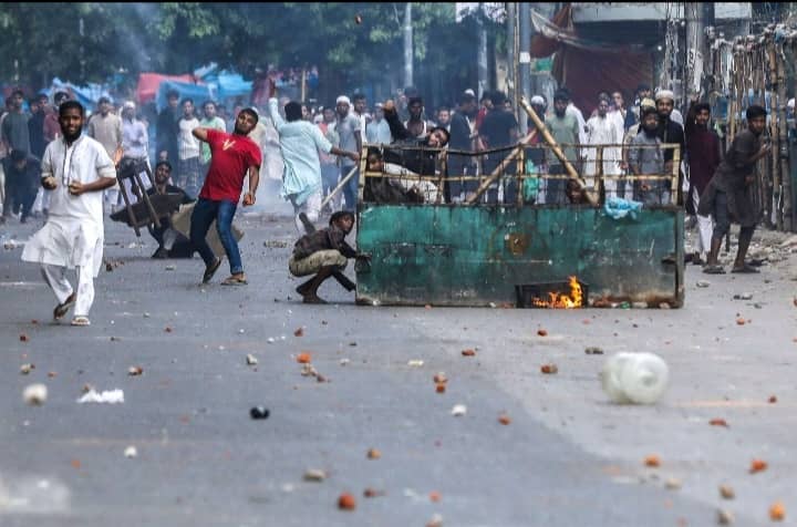 Bangladesh : la police tire à balles réelles sur les émeutiers (RFI-France24