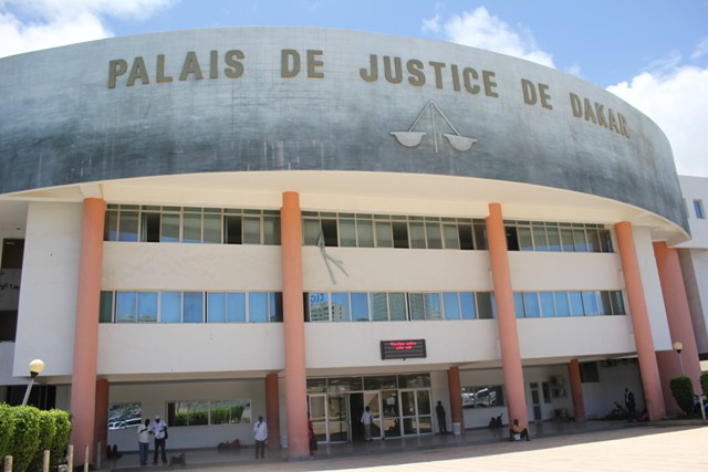 Dakar : un militaire guinéen accusé de vol de 400 mille dollars s’oppose à son extradition vers Conakry (média)