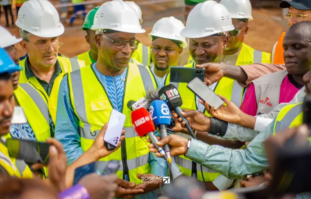 Le PM Bah Oury après sa visite à l’aéroport : « je suis très satisfait des travaux… »