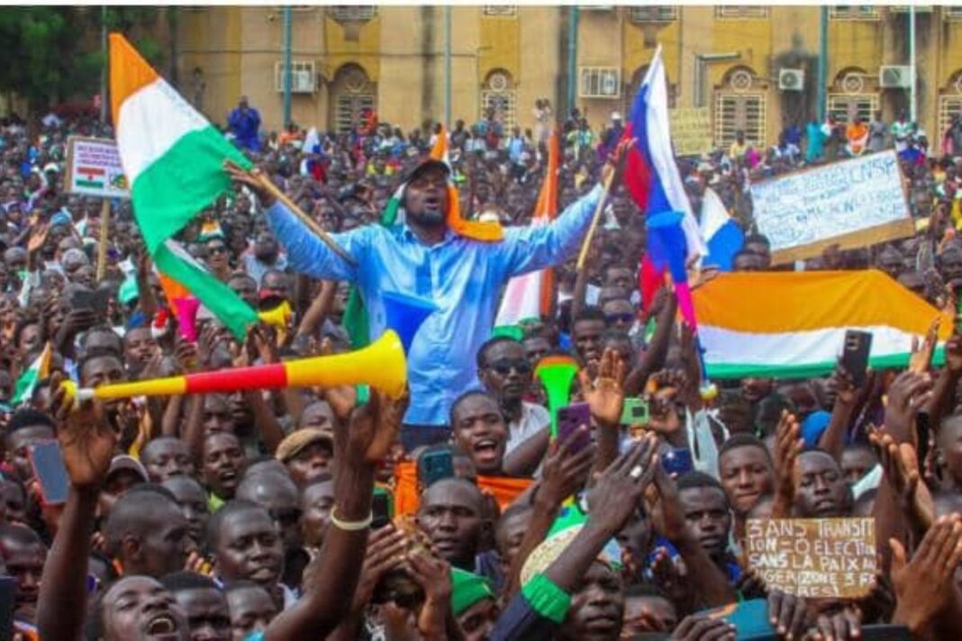 Niger : Niamey aux couleurs des drapeaux de la Russie, du Mali et du Burkina Faso